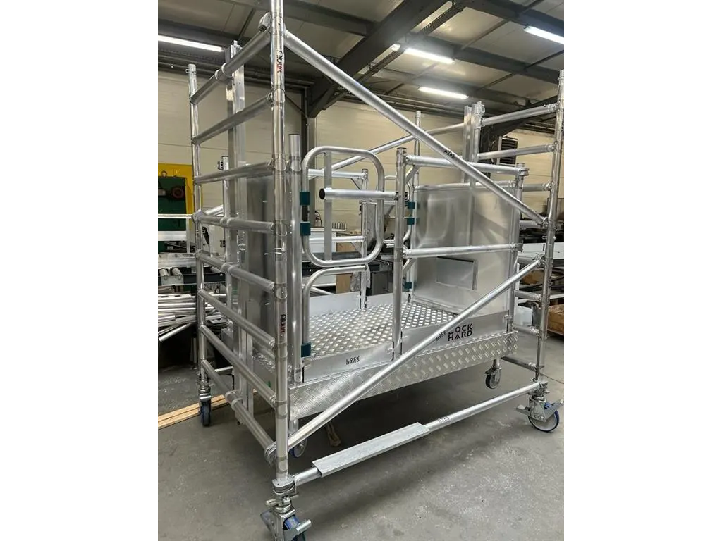 Elektrische Rolsteigerlift vs. Rolsteiger: Wat is de Slimste Keuze voor Jouw Project?