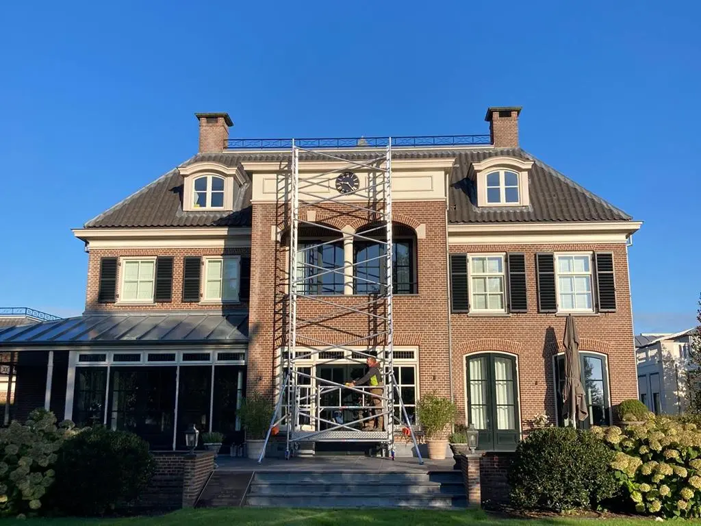 Welke steiger gebruik je voor het plaatsen van zonnepanelen?
