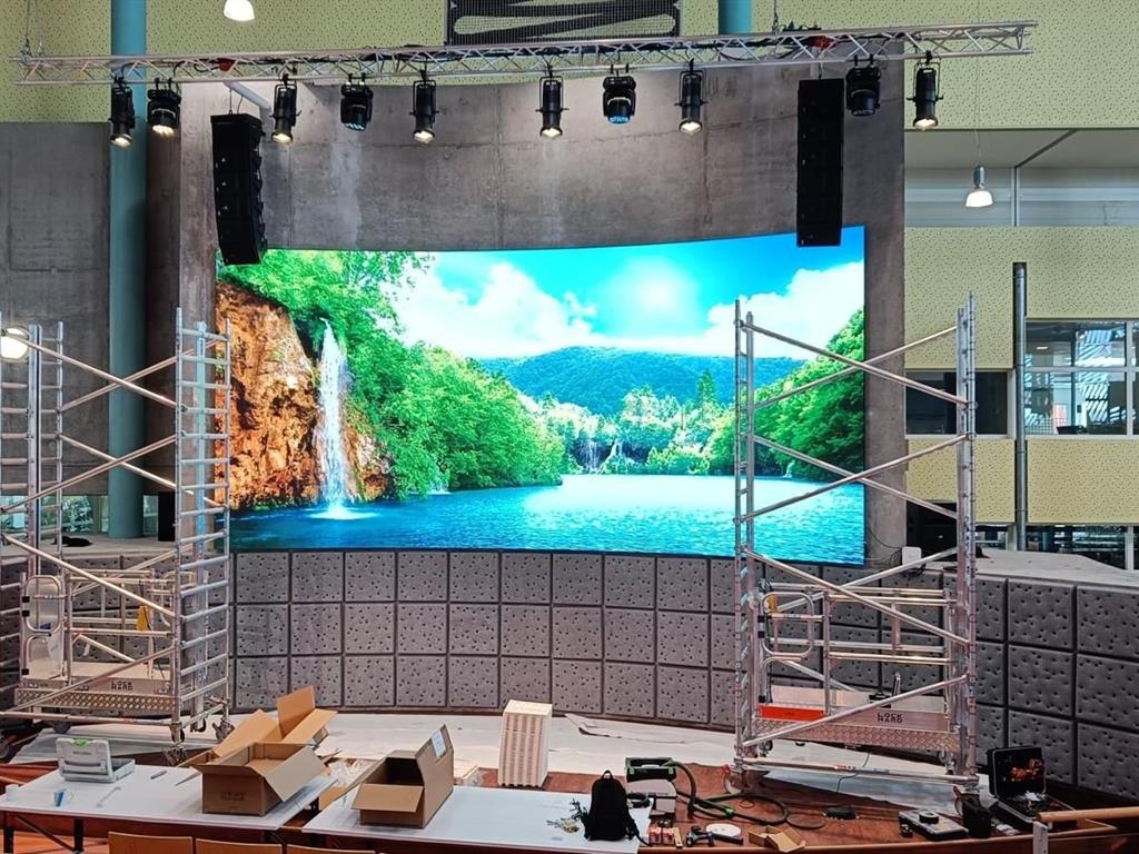 Rolsteigerlift-ledscherm-montage-praktijkcase