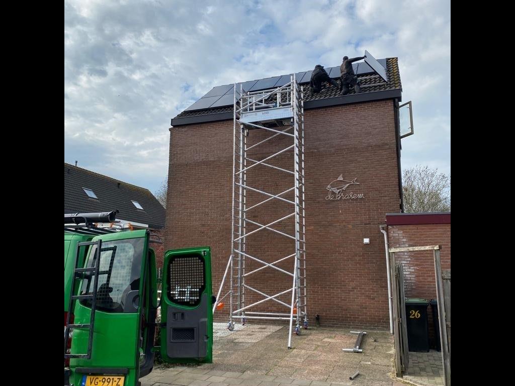 Dakbeveiliging voor zonnepanelen: welke valbeveiliging heb ik nodig?