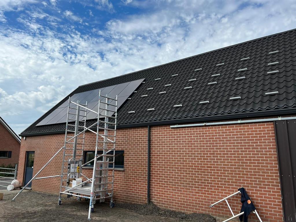 Zonnepanelen controleren vóór het najaar: zo werk je veilig op hoogte