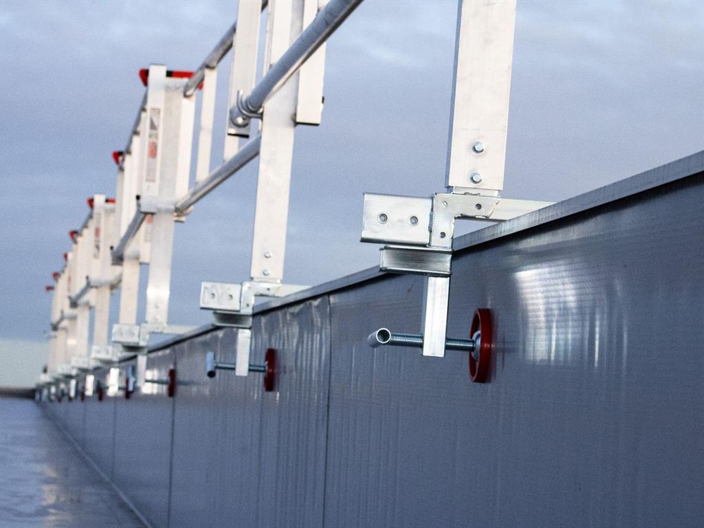 Dakrandbeveiliging zonder ballast: hoe werkt RSS Attika Klem Pro?