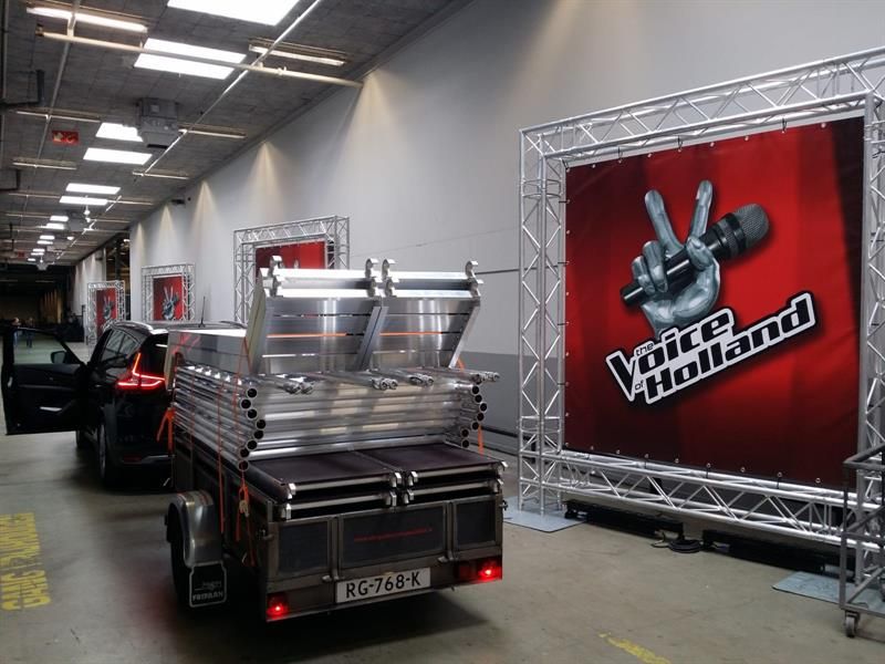 Trappentorens 135 x 305 cm bij the Voice.