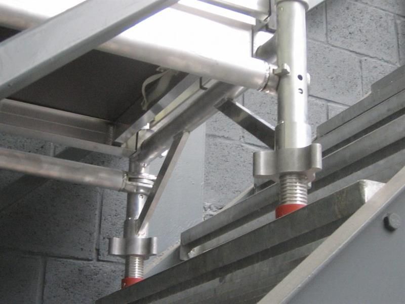 Asc trapsteiger gemonteerd op een trap.