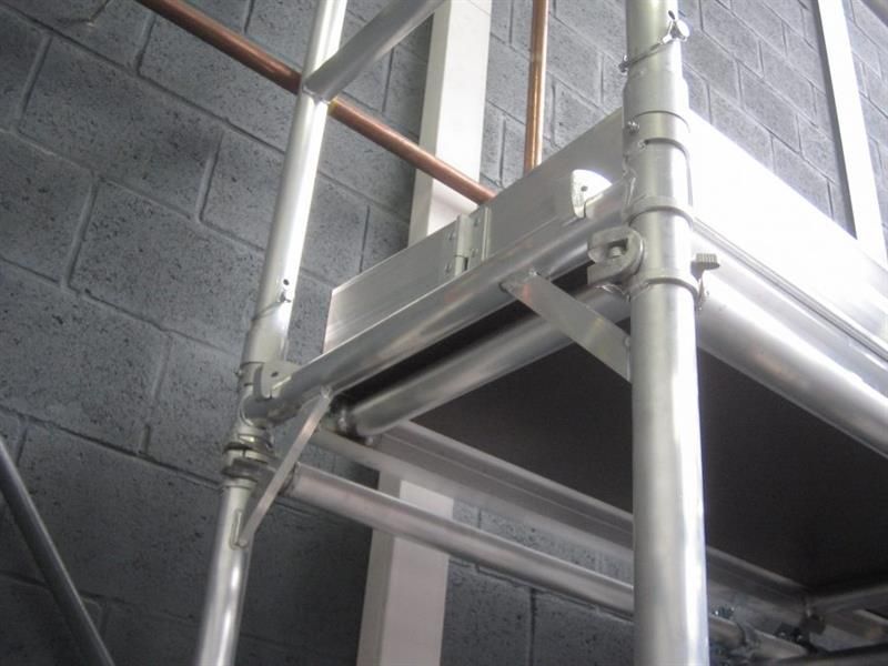 Trapsteigers 75 x 190 cm gemonteerd op een trap.