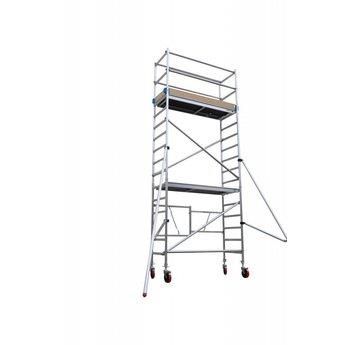 VOUWSTEIGER MET 580 CM WERKHOOGTE met telescopische stabilisatoren geleverd.