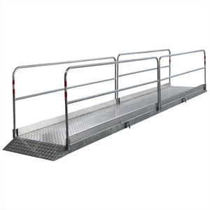Loopbrug van aluminium en verzinkt staal.