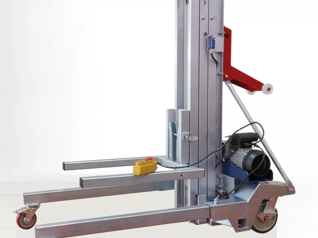 Medium Materiaallift M-476-tot 250 kg