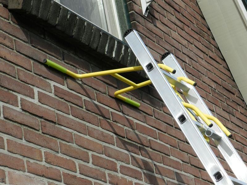 Wind klimaat Moedig Stalen ladder afstandhouder | Steiger & Ladderspecialist