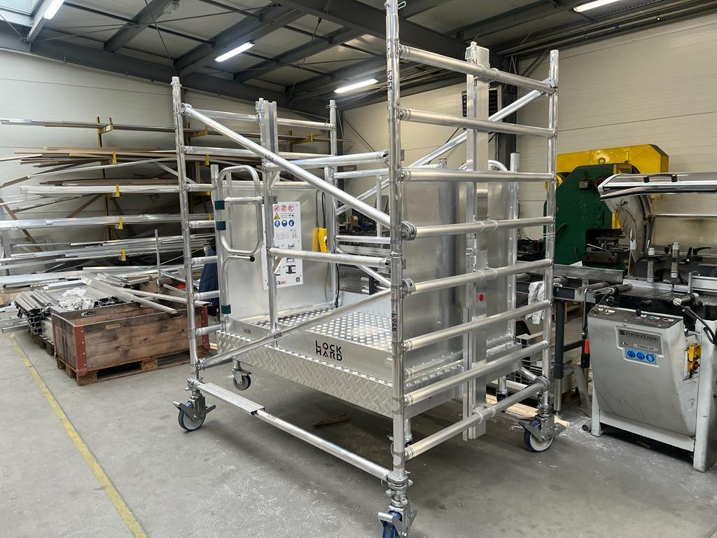 Rolsteigerlift type L 1100 x 1720 mm platform