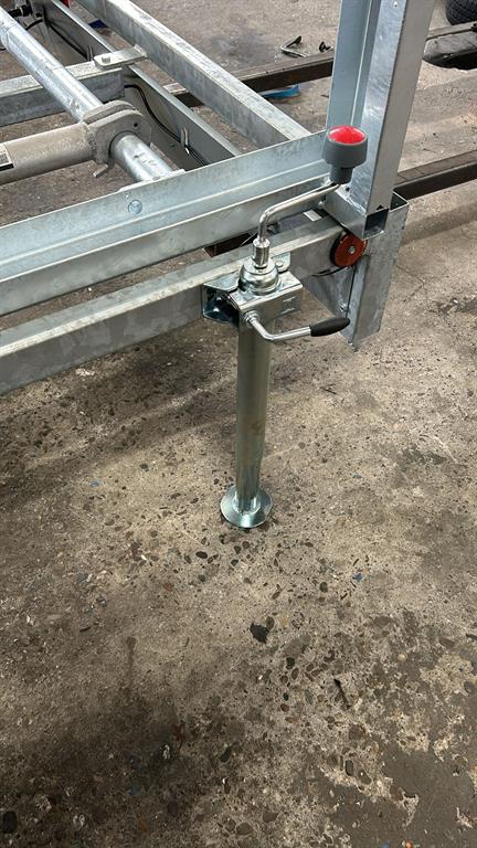 Rolsteigerlift aanhanger geschikt voor Type L met verstelbare spindel steun