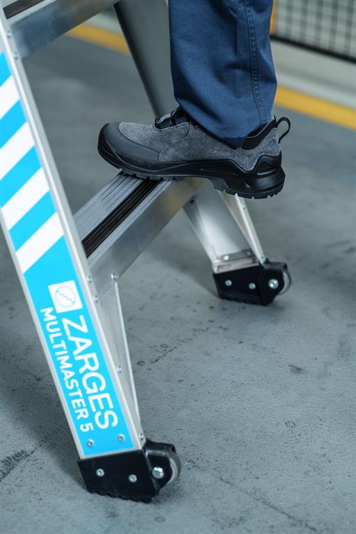 MulitMaster 5 met 50 mm brede treden, met rubberen antislip in de trede