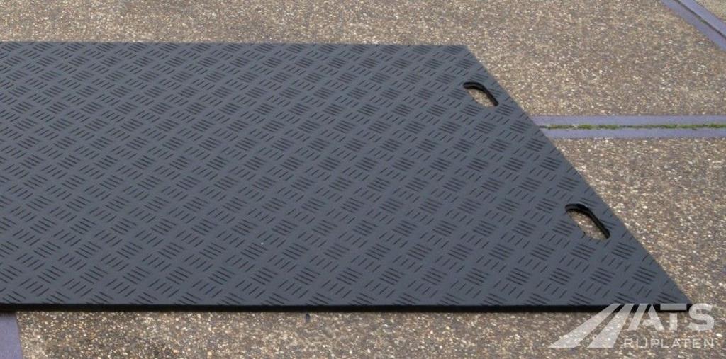 Kunststof rijplaten 3000 x 300 x 15 mm met antislip profiel-Steiger & Ladderspecialist