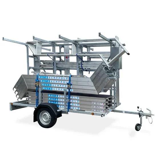 Steigeraanhanger beladen met complete trappentoren