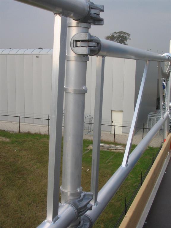 Gevelsteiger 75 cm 10 x 4 meter - 40 m2 - met dubbel horizontaal schoren.