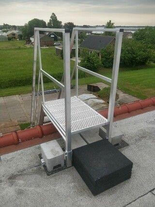 Kooiladder met aluminium dakladder-betonblokken voorkomt onveilige situaties