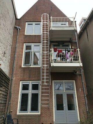 Kooiladder met balkon uitstap-Gemonteerd