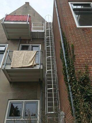 Kooiladder met balkon uitstap-Compleet!.