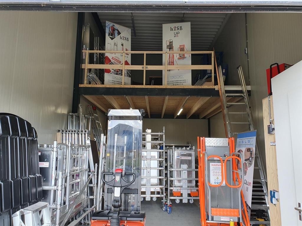 Elektrische Kamersteigerlift Type S werkhoogte 5 meter- steigerladderspecialist