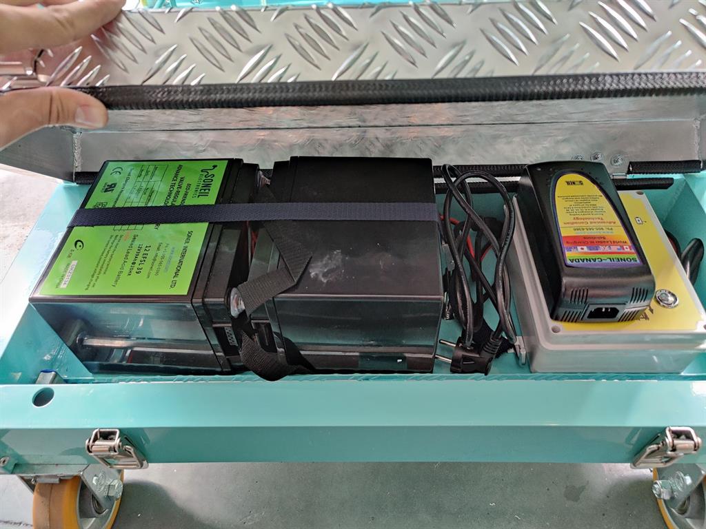 Verhuur Eenpersoons hoogwerker werkhoogte 5 meter ( aluminium uitvoering ) met interne accu  ladder