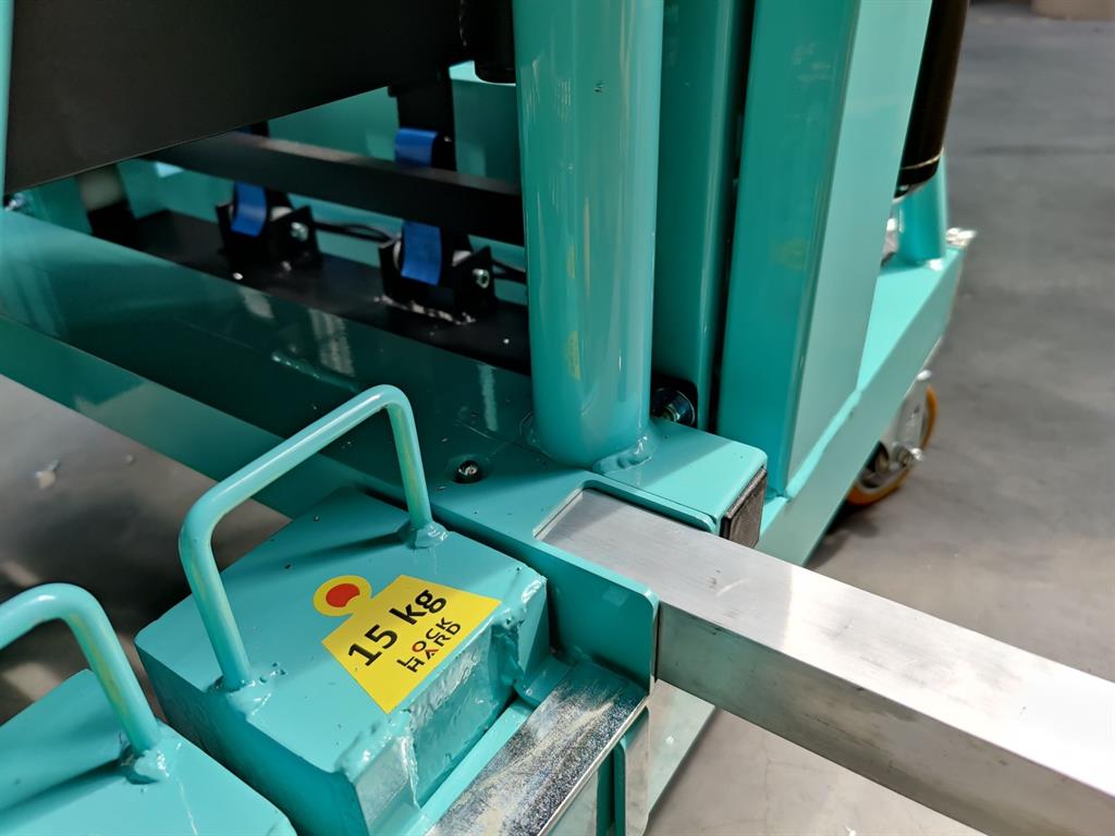 Verhuur Eenpersoons hoogwerker werkhoogte 5 meter ( aluminium uitvoering ) met stabilisators uitschijfbaar