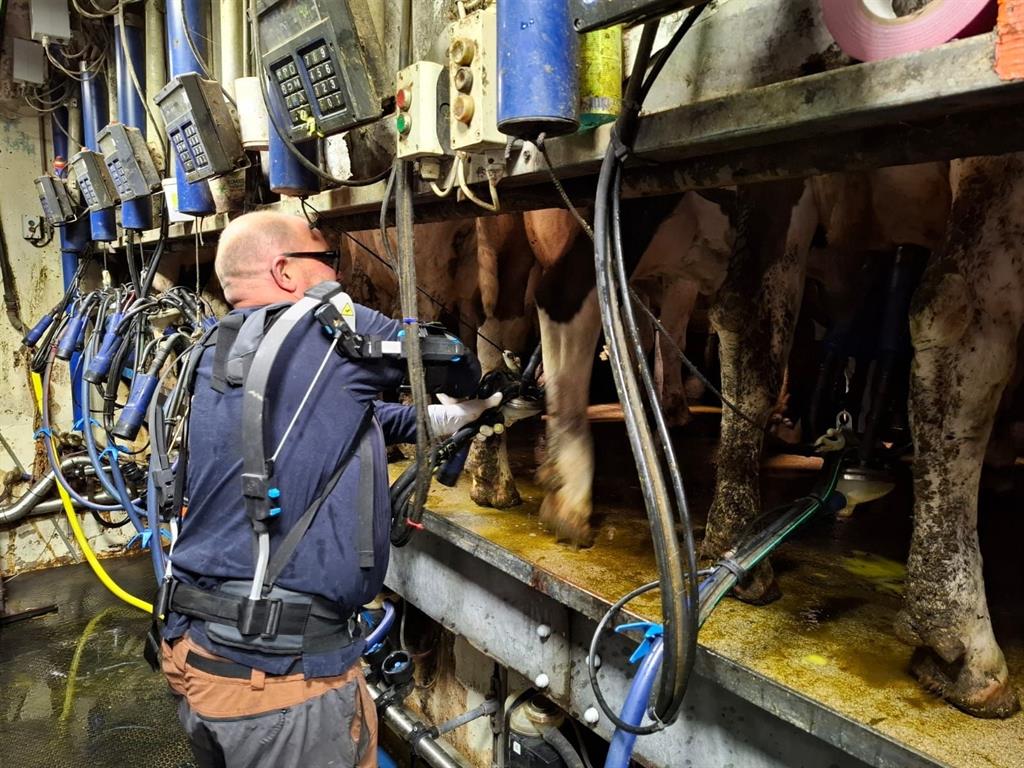 Skelex 360 melken van koeien met de Skelex